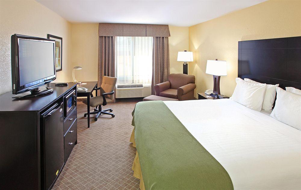 Comfort Inn & Suites Pine Bluff Habitación foto