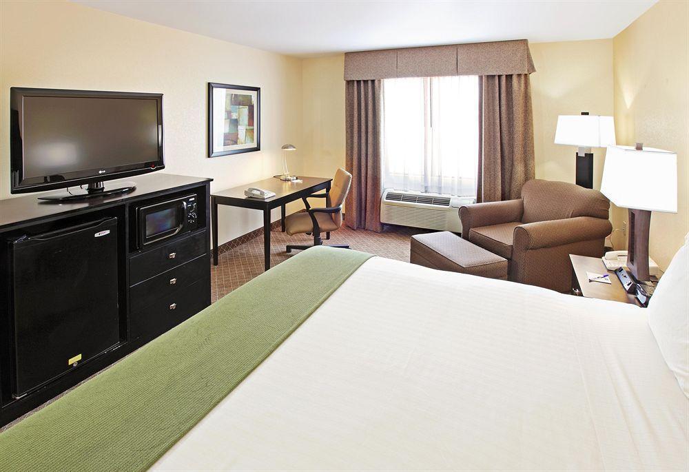 Comfort Inn & Suites Pine Bluff Habitación foto